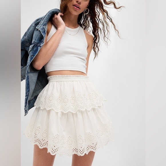 GAP Dresses & Skirts - GAP Organic Cotton Ruffle Eyelet Mini Skirt